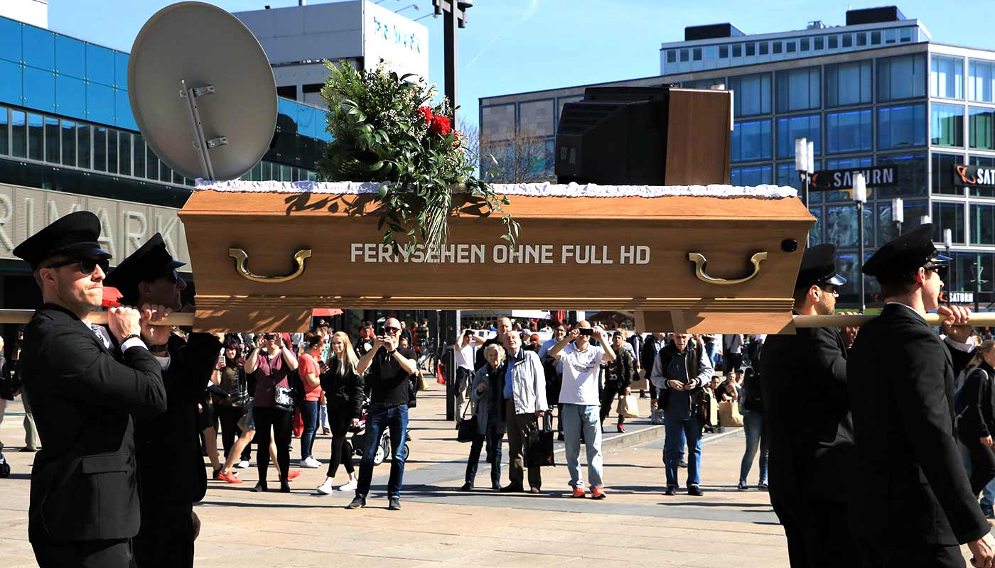 dancevertise Guerilla-Aktion All-About-Abmbient freenet-TV Berlin Ildiko-Bognar