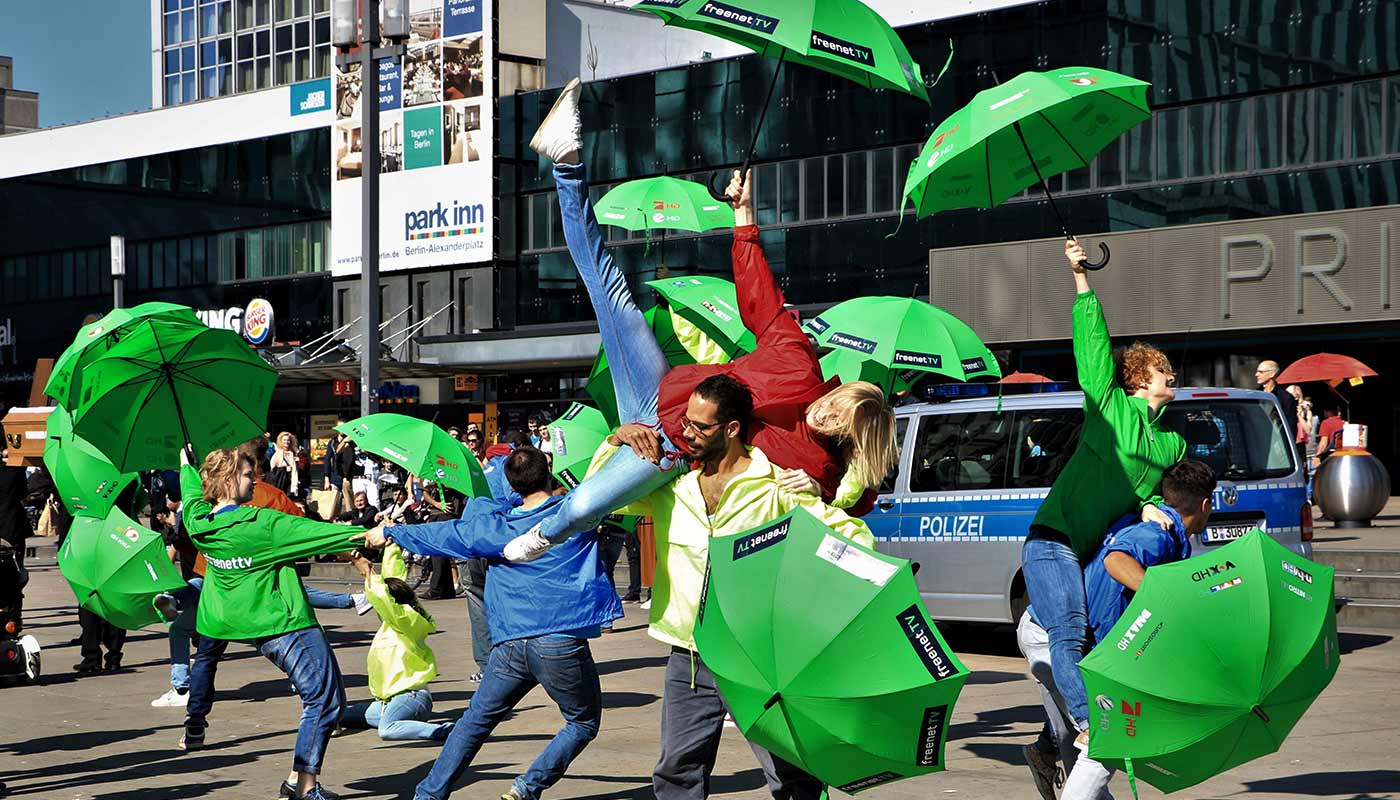 dancevertise Guerilla-Aktion All-About-Abmbient freenet-TV Berlin Ildiko-Bognar