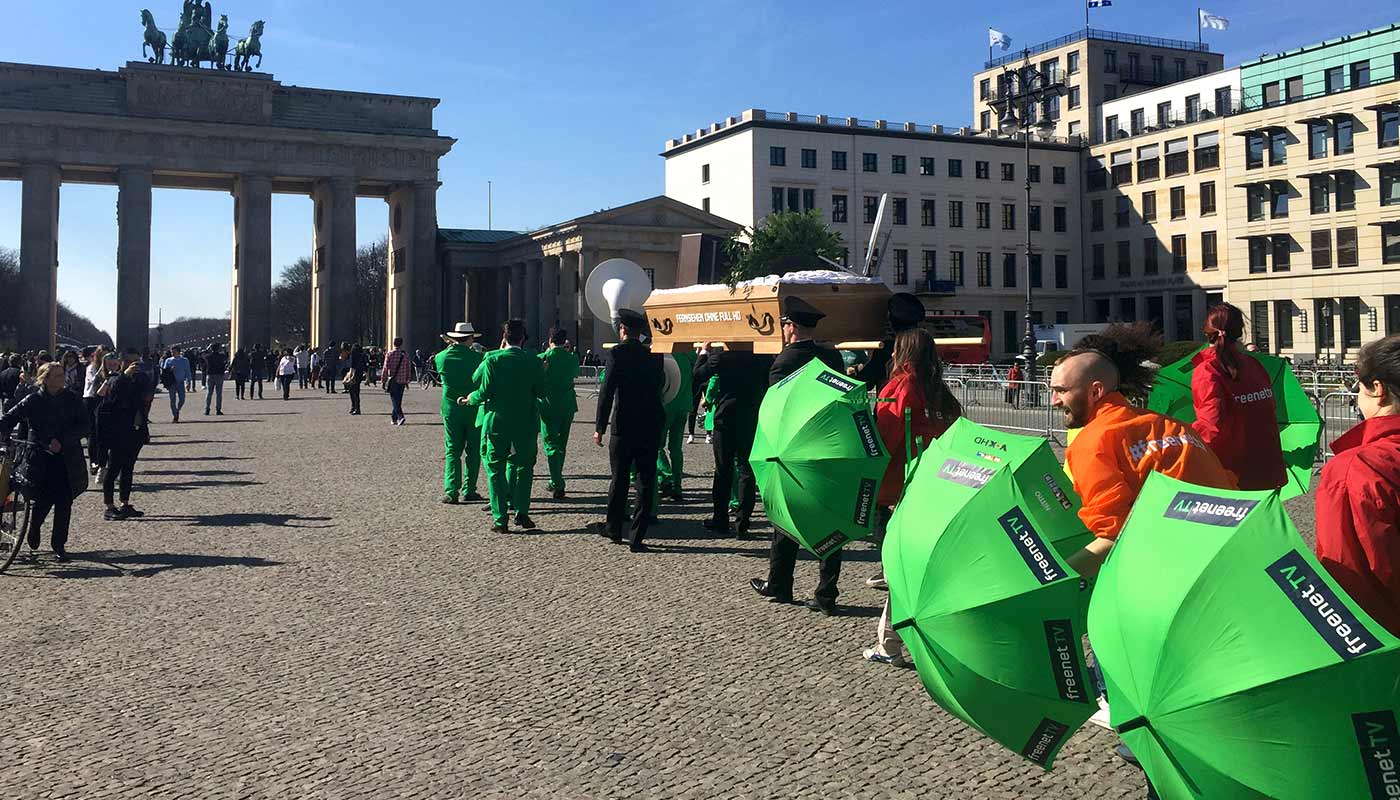 dancevertise Guerilla-Aktion All-About-Abmbient freenet-T Berlin Ildiko-BognarV